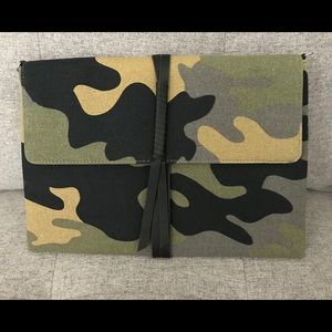 Camo clutch